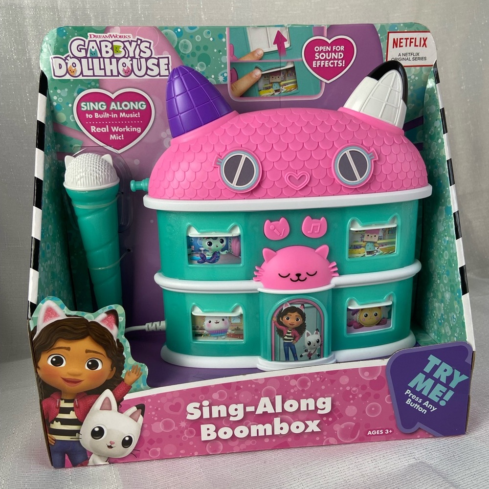 DreamWorks Gabbys, dollhouse, sing-along with built-in music and a real mic